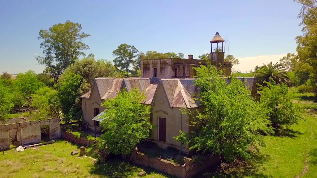 VISITAMOS LA YSOLINA: UN CASTILLO EN LA PAMPA