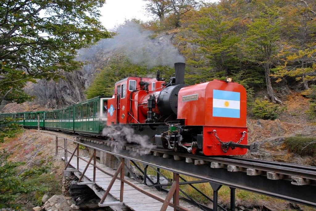 TREN DEL FIN DEL MUNDO, BAHÍA LAPATAIA Y USHUAIA EN VERANO: EL FIN DEL MUNDO ES TAN BELLO