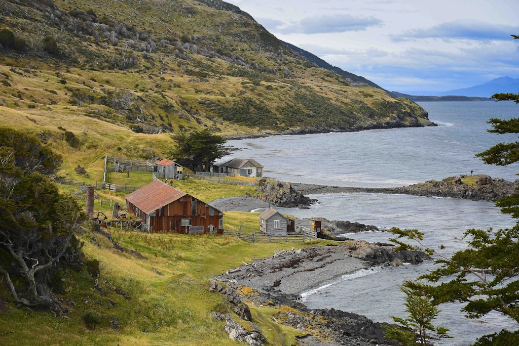 ESTANCIA TÚNEL: TREKKING COSTERO EN USHUAIA CON HISTORIA Y LAS MEJORES VISTAS AL BEAGLE
