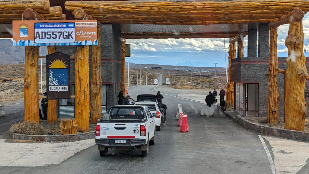 GLACIAR PERITO MORENO, EL CALAFATE: EL GIGANTE QUE RUGE